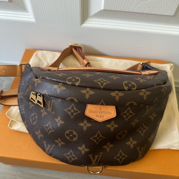 LOUIS VUITTON
Monogram Bumbag 
in Perfect Condition - Picture 7 of 8